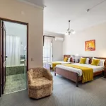 Colmeia Hotel