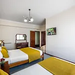 Colmeia Hotel 3*