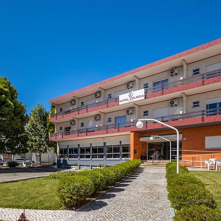 Colmeia Hotell Monte Real