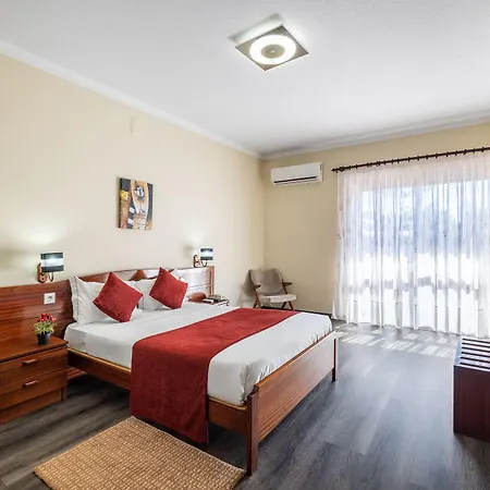 Colmeia 3* Monte Real