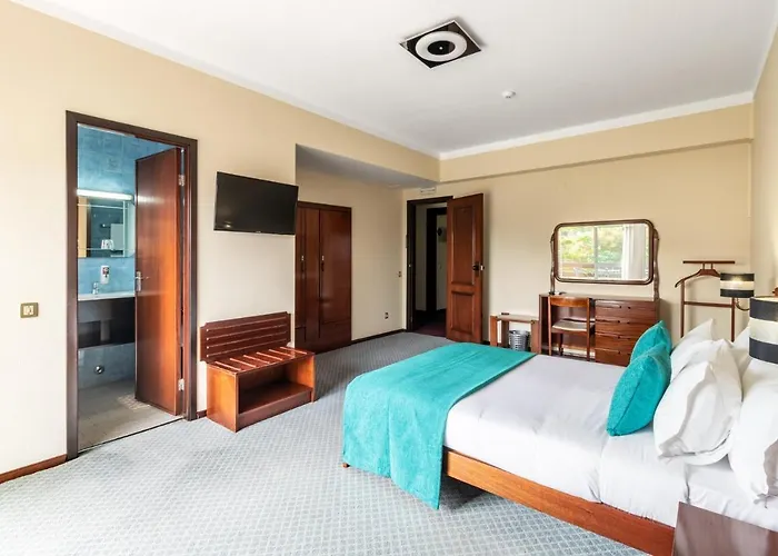 Colmeia 3* Monte Real