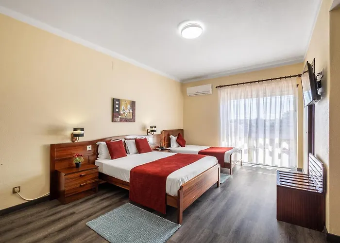 Colmeia 3* Monte Real