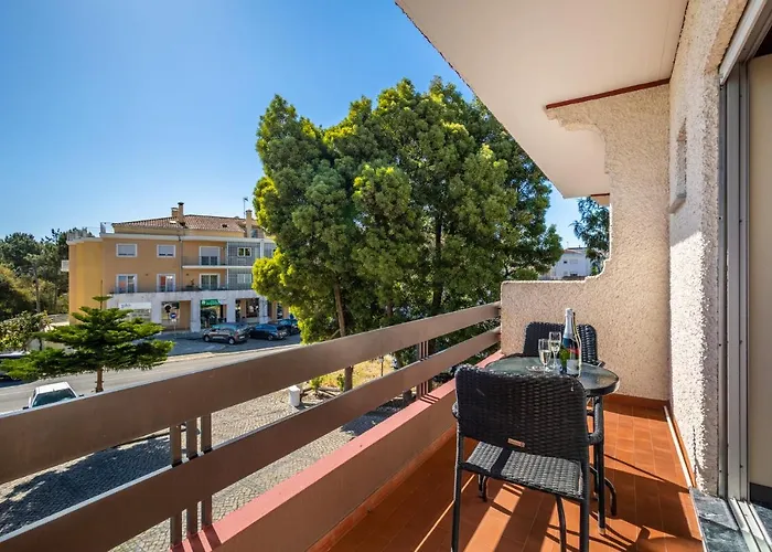 Colmeia 3* Monte Real