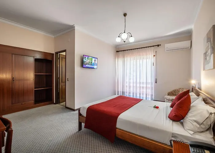 Hotel Colmeia Monte Real