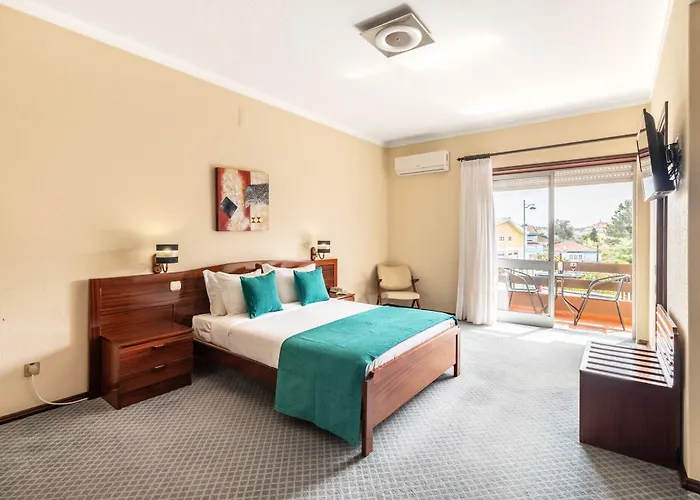 Colmeia Hotell Monte Real